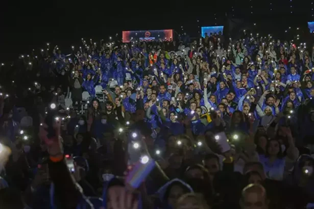 BERKAY’DAN YAĞMURA RAĞMEN UNUTULMAZ GECE!