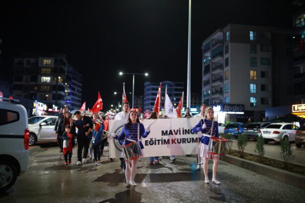 Nilüfer’de Cumhuriyet Coşkusu: Mavi İnci’den Kortej Yürüyüşüne Büyük Katılım