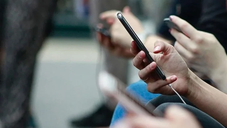 Cep Telefonu Tarifleriyle Vatandaşın Alın Terine Çöküyorlar!