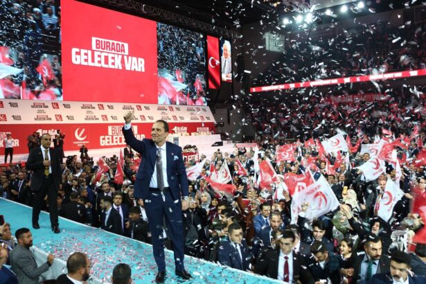 “Burada Refah Var”: Yeniden Refah Partisi’nden Tarihi Kongre Gövde Gösterisi