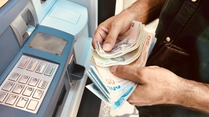 SGK Başkanı’nın “78 Yaşına Kadar Maaş Alıyorlar” Sözü Tepki Çekti!