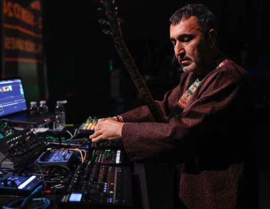 CEM YILDIZ Zorlu PSM Touché’de
