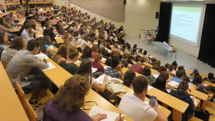AKADEMİSYENLERİN EMEKLİLİK YAŞI 72’YE YÜKSELTİLİYOR: TBMM’YE KANUN TEKLİFİ SUNULDU