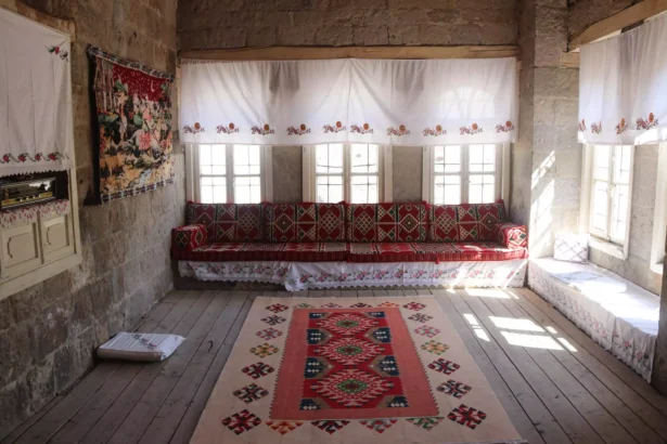 Bursa Beşevler’de Bitlis Rüzgârı: Ecvet Aktosun Kültür Evi Hizmete Açıldı