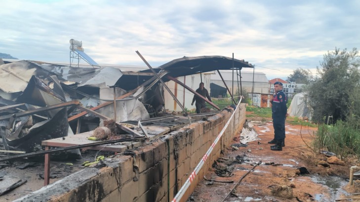 Antalya’da Prefabrik Evde Yangın Faciası: Aynı Aileden 6 Kişi Hayatını Kaybetti