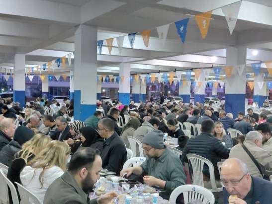 Muratpaşa’da Dev İftar Buluşması: 2 Bin Kişi Aynı Sofrada Bir Araya Geldi