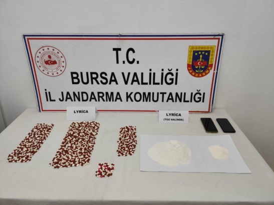 BURSA’DA NARKOTİK DARBE: 2 BİN ADETİN ÜZERİNDE SENTETİK ECZA ELE GEÇİRİLDİ