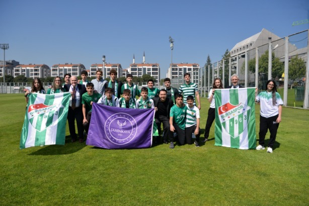 Şahinkayalı öğrenciler şampiyonu ziyaret etti