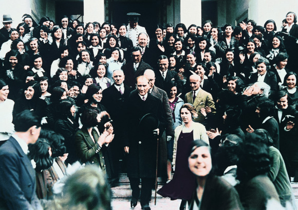 ATATÜRK VE GENÇLİK
