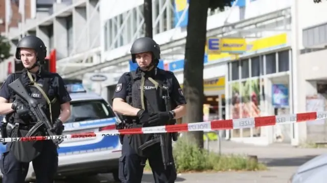 Hamburg’da süpermarkette bıçaklı saldırı: Bir kişi ağır yaralandı