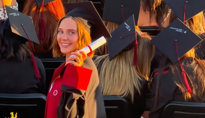 Alina Boz Kariyerini Diploma ile Taçlandırdı  Başarılı Oyuncu Üniversite Mezunu Oldu