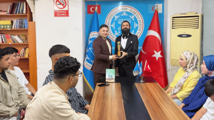 Akif Manaf’a “Eğitim ve Barış Ödülü”