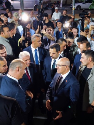 GERÇÜŞ’TE ANLAMLI BULUŞMA: BAKAN MEHMET ŞİMŞEK’TEN MEMLEKETİNE YAKIN İLGİ