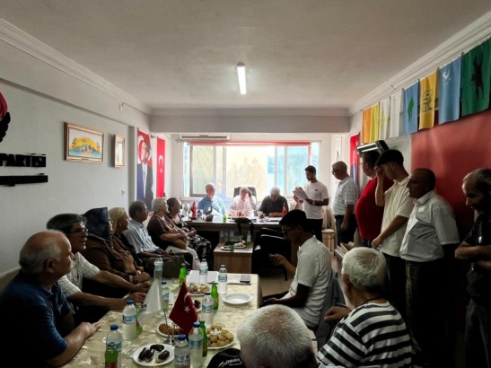 ZAFER PARTİSİ GEMLİK’TE 3. OLAĞAN İLÇE KONGRESİ GERÇEKLEŞTİRİLDİ: NİLÜFER TOPRAKÇI GÜVEN TAZELEDİ