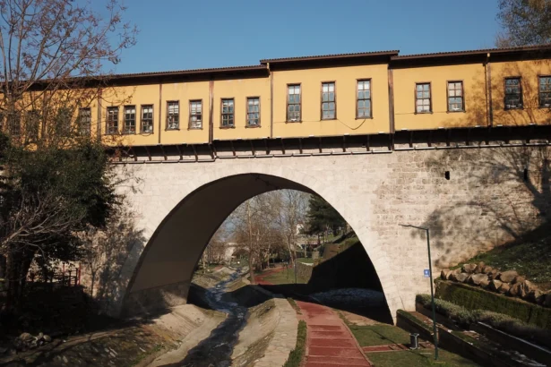 Bursa’dan Dünyaya Tarih Köprüsü: Belgesel Tarih 1210 Yazıya Ulaştı