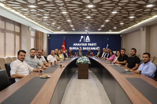 Fikret Aslan, Livanespor Yönetimini Ağırladı: Bursa’da Spor ve Siyaset Buluşması