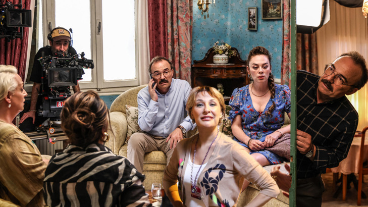“2 AİLE ARASINDA”NIN  İLK TEASER’I YAYINLANDI