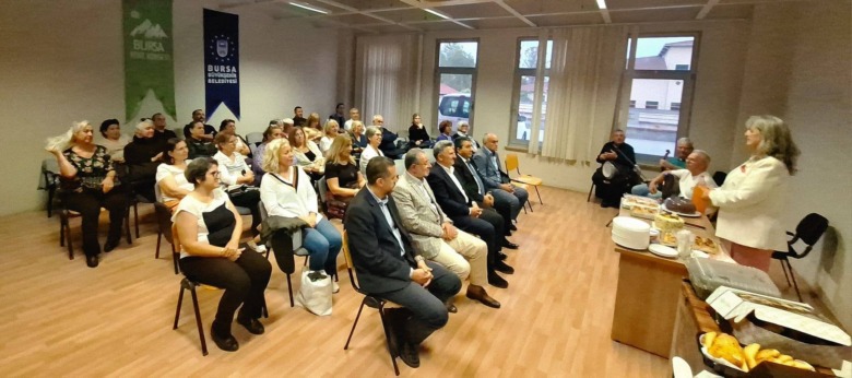 Kirmastı Türk Müziği Topluluğu Yeni Konser Sezonuna Pasta Keserek Başladı