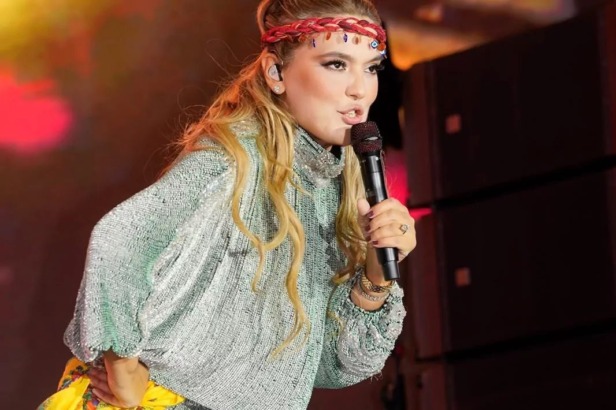 DEMET AKALIN’DAN MARDİN’E ÖZEL SELAM!